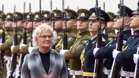 Ministrul Apărării din Germania a demisionat, în urma scepticismului privind abilitatea sa de a gestiona modernizarea forțelor armate germane în contextul războiului din Ucraina