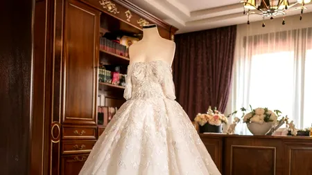 Nu e o eroare! Cum arată rochia de mireasă care se vinde cu 44.464 de lei