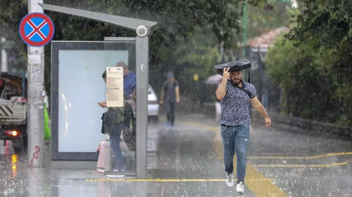 METEO: Ploi și vijelii începând de miercuri, în toată țara. Până când este valabilă avertizarea 