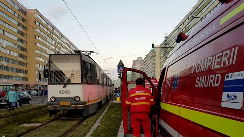 ACCIDENT GRAV în București. Un tânăr a fost STRIVIT sub roțile tramvaiului. Circulația întreruptă pe liniile 1 și 10