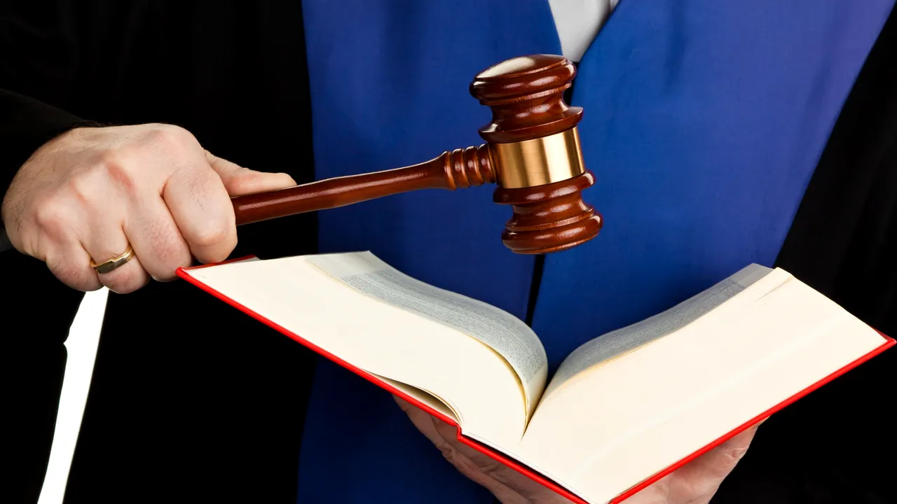 Justiție ca la Ploiești: COPY/PASTE dintr-un alt dosar. Judecătorului nu i-a păsat că sentința copiată era despre un accident rutier