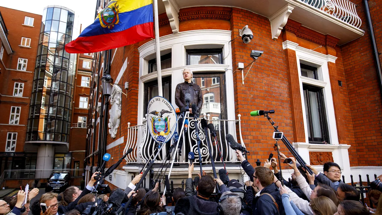 Un asasinat LENT și CRUD. Plan de distrugere mentală a lui JULIAN ASSANGE