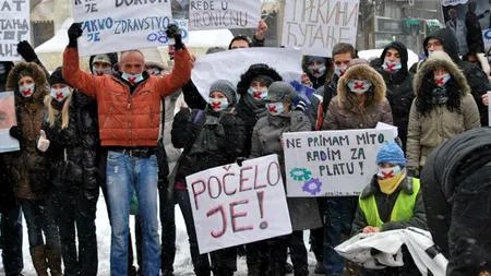 Zeci de oficiali guvernamentali din Serbia, arestați pentru corupție