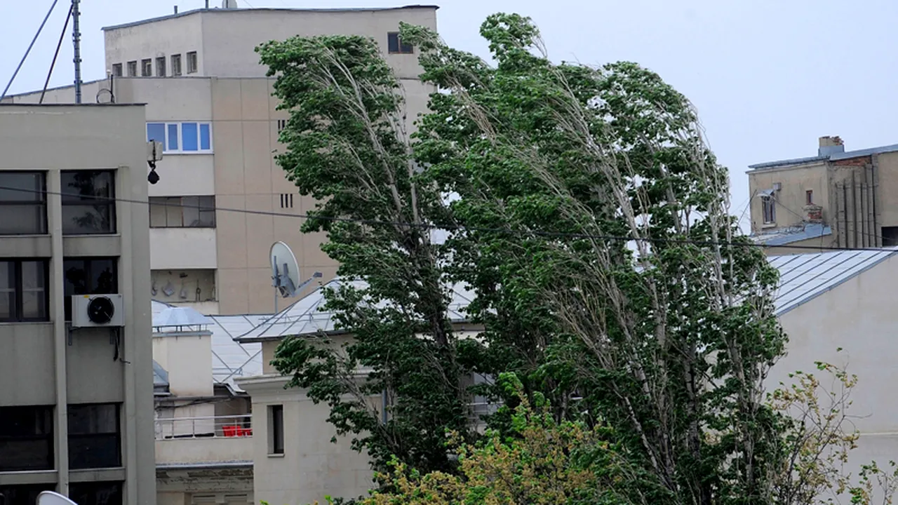 AVERTIZAREA METEO de instabilitate atmosferică, valabilă până mâine seară