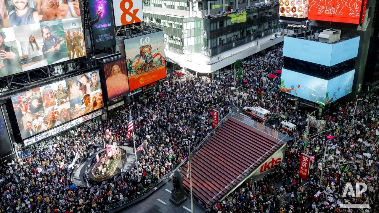 Trump și Vance se luptă cu protestele No Kings care cuprind America. Video șocant postat de Trump