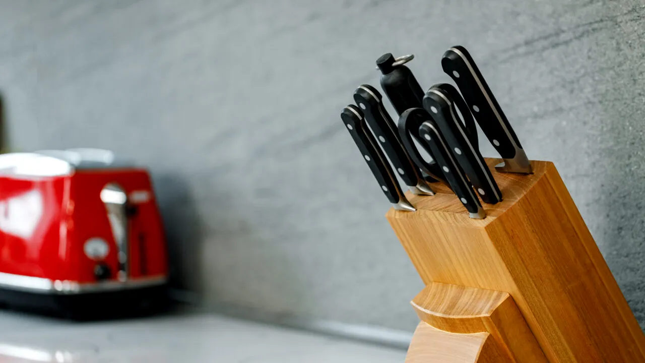 Trucul care te ajută să îți ascuți cuțitele de bucătărie. Nu toate gospodinele îl cunosc