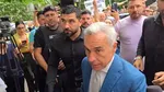 Călin Georgescu a ajuns la Judecătoria Sectorului 1, după ce a contestat prelungirea controlului judiciar. Zeci de susținători scandează: „Libertate”