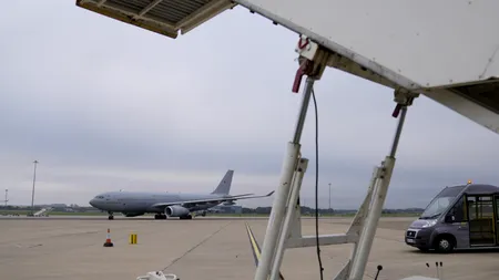 Pista celei mai mare baze aeriane din Marea Britanie s-a topit din cauza căldurii excesive. Royal Air Force a decis oprirea tuturor zborurilor