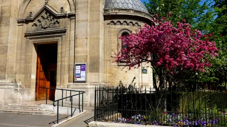 Românul care a incendiat o biserică din Paris scapă de închisoare, dar a fost INTERNAT cu forța