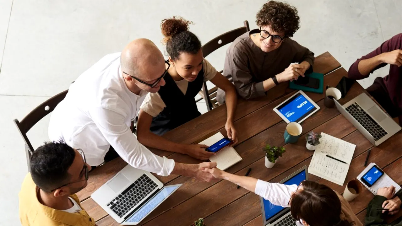 Acești angajați cu vechime, din România, primesc zile suplimentare de concediu, în fiecare an. Tu te numeri printre ei?