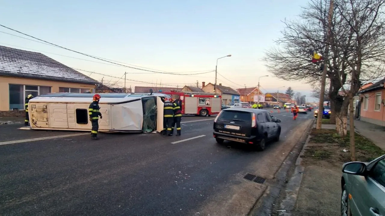 ACCIDENT rutier grav în Oradea! 19 persoane au fost implicate