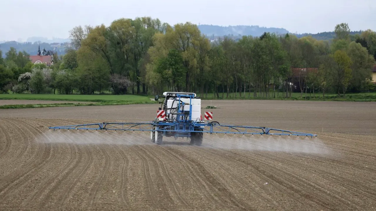 STATISTICI. Ce loc ocupă România la vânzările de pesticide în topul țărilor UE. Pactul Ecologic European va diminua și mai mult consumul