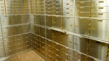 A apărut o nouă reclamație privind dispariția de bani dintr-o cutie de valori de la BCR. Persoanele care au reclamat furtul de bani din cutii de valori vor să dea în judecată banca
