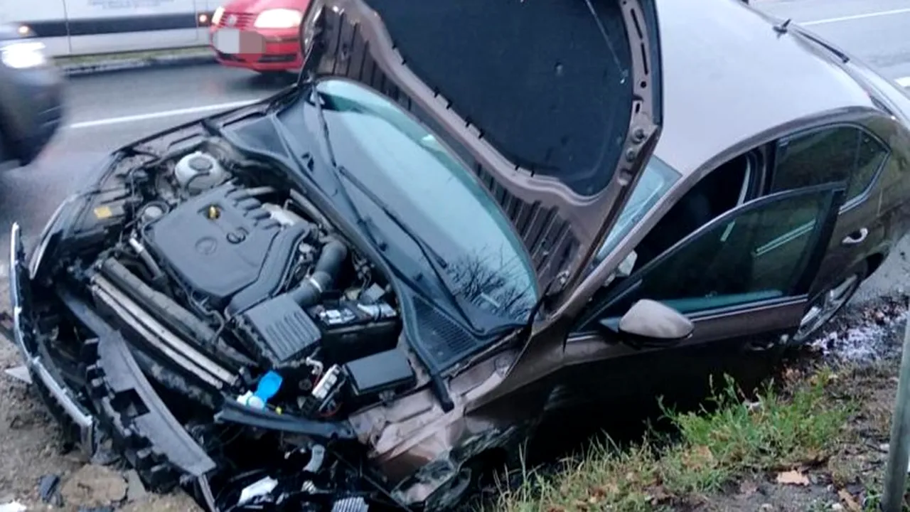 FOTO | Accident grav în Argeș. Mașină izbită de un cap de pod. O fetiță de trei ani a ajuns la spital