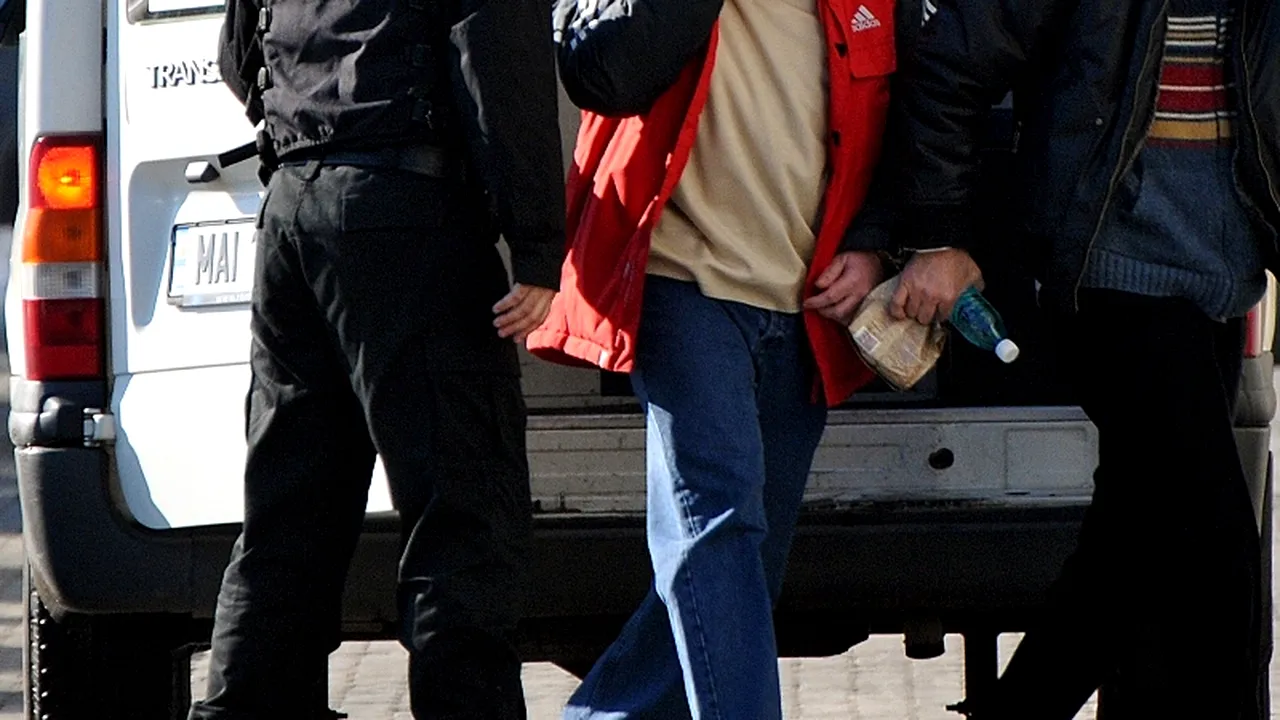 Ieșean prins luând bani de la o femeie căreia îi promisese că o ajută să fie admisă la facultate