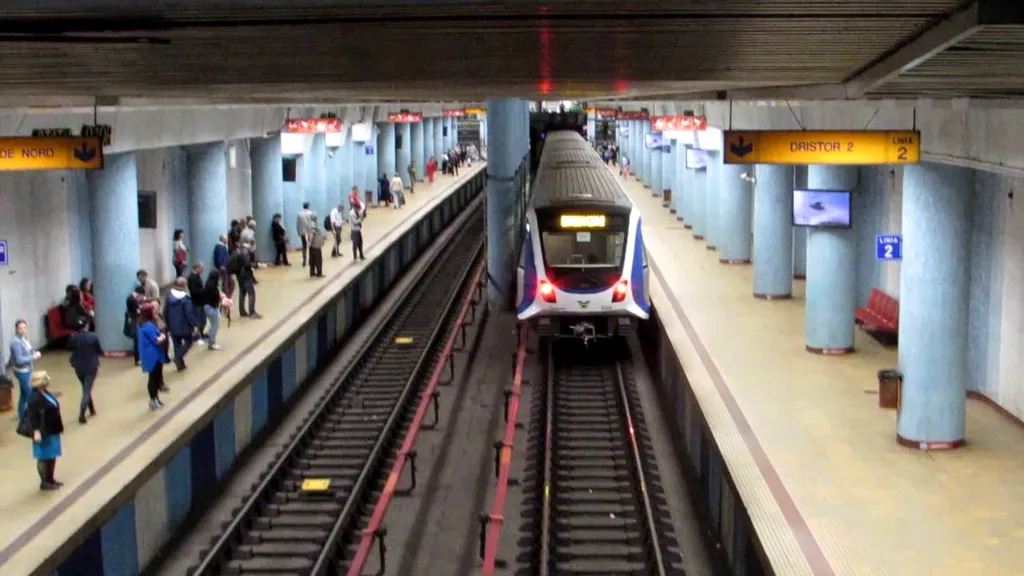 UPDATE Femeia călcată de metrou la Piața Victoriei a murit