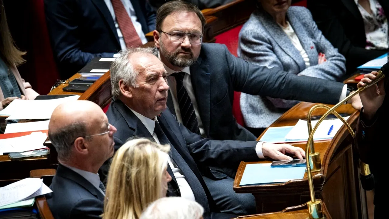 Franța anunță reducerea cheltuielilor guvernamentale cu cinci miliarde de euro, în contextul TENSIUNILOR internaționale generate de Trump