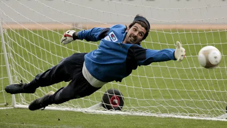 Gianluigi Buffon a semnat cu PSG