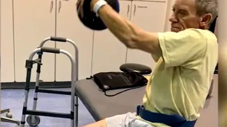 Și-a tăiat piciorul pentru a-și salva viața și s-a târât până la telefon. Clipele de coșmar prin care a trecut un fermier