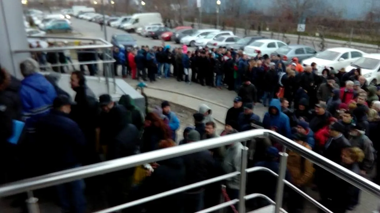 Cozi uriașe la Permise. Prefecții de București și Ilfov, chemați la discuții la Ministerul de Interne