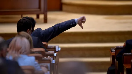 Bătaie în Parlamentul Turciei. Zeci de aleși și-au împărțit pumni și s-au îmbrâncit