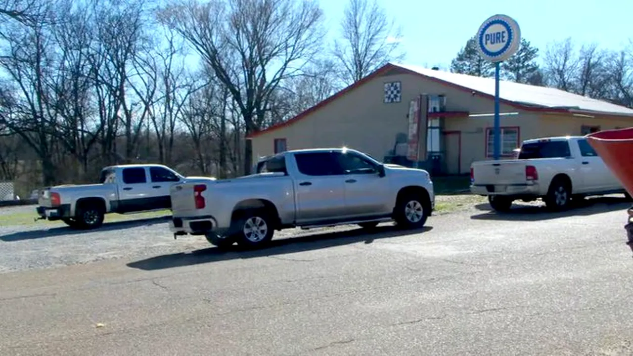 VIDEO | Nou atac armat în SUA: Cel puțin șase persoane au fost UCISE de un bărbat care a deschis focul într-un magazin și în mai multe case dintr-un orăşel din Mississippi / Suspectul a fost arestat