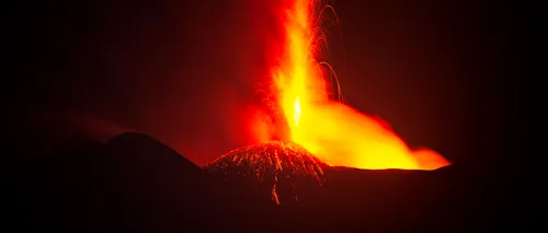 Vulcanul Etna a ERUPT din nou. Zborurile de pe aeroportul din Catania au fost anulate