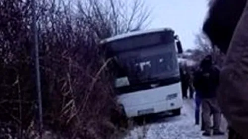 Călătorie de coșmar pentru pasagerii unui autobuz care a rămas fără frâne. „Oamenii au fost nevoiți să iasă printre cioburi, ușile au fost făcute bucăți
