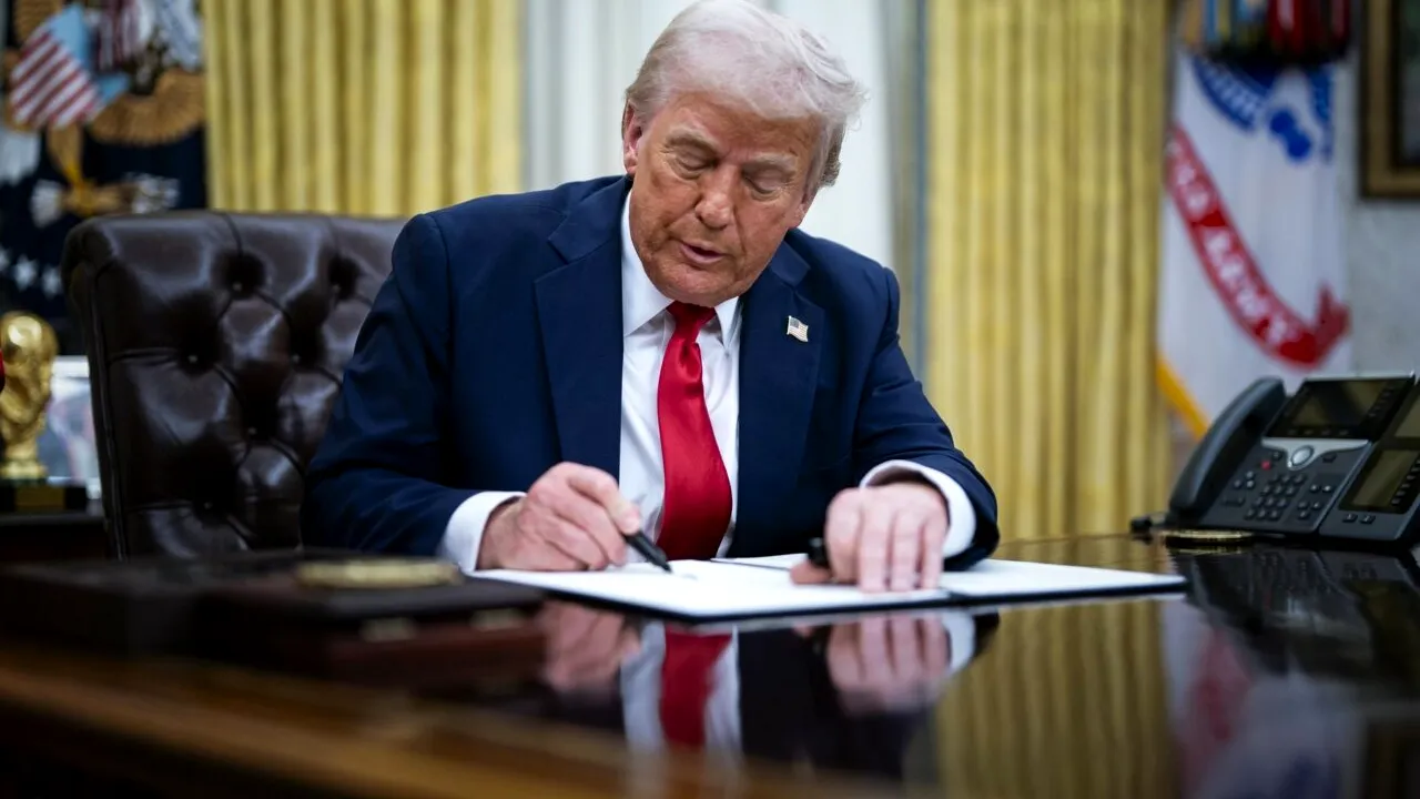 Noile TAXE impuse de Donald Trump au intrat în vigoare miercuri, 9 aprilie! Tarife de 104% aplicate la importurile din China!
