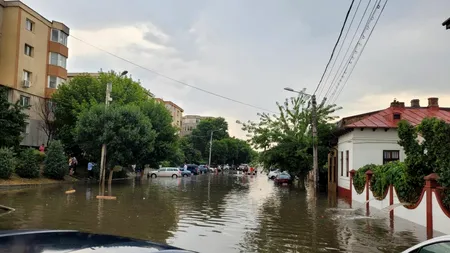 FOTO-VIDEO | Craiova, devastată de cea mai puternică furtună din ultimii 30 de ani. Primarul orașului, Lia Olguța Vasilescu: „Nu mi-am închipuit că se poate întâmpla așa ceva”