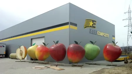 Șase mere gigant din poliester armat cu fibră de sticlă vor decora străzile Bistriței, de Paște