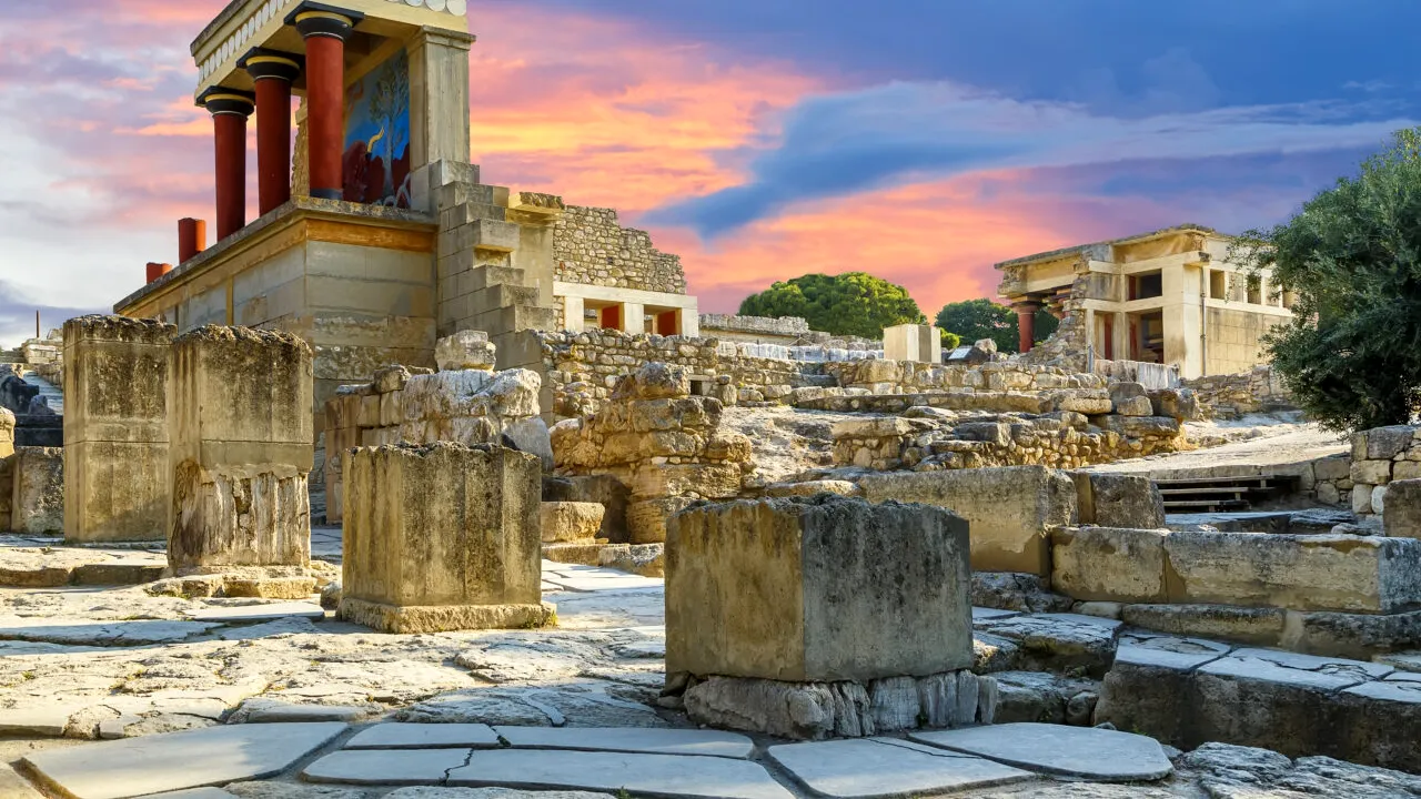 Grecia: Cele mai ieftine destinații în luna mai. Printre ele se află insula preferată a regelui Charles