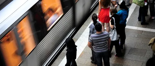 O persoană s-a aruncat în fața metroului, la stația Piața Romană. UPDATE
