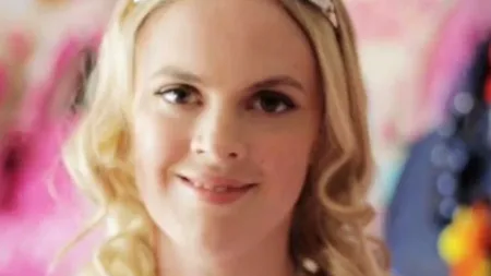 Pasiunea nebună a acestei femei a făcut-o să cheltuiască zeci de mii de dolari. Și-a pierdut și iubitul, dar nu s-a oprit