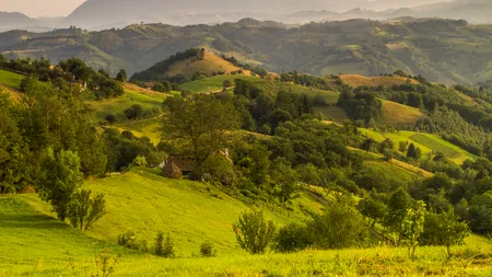 Omul care aduce lumină în satele din România