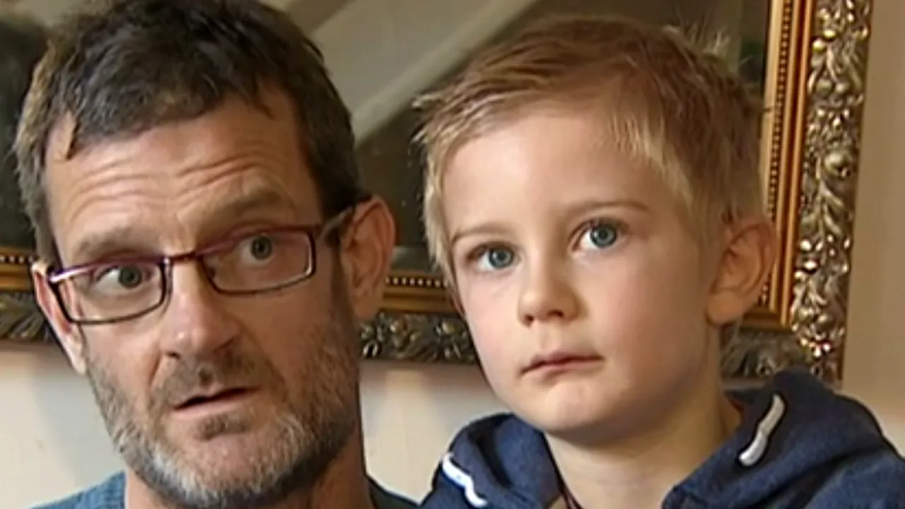 Caz incredibil în Marea Britanie. Ce bilet a găsit acest parinte în ghiozdanul copilului său