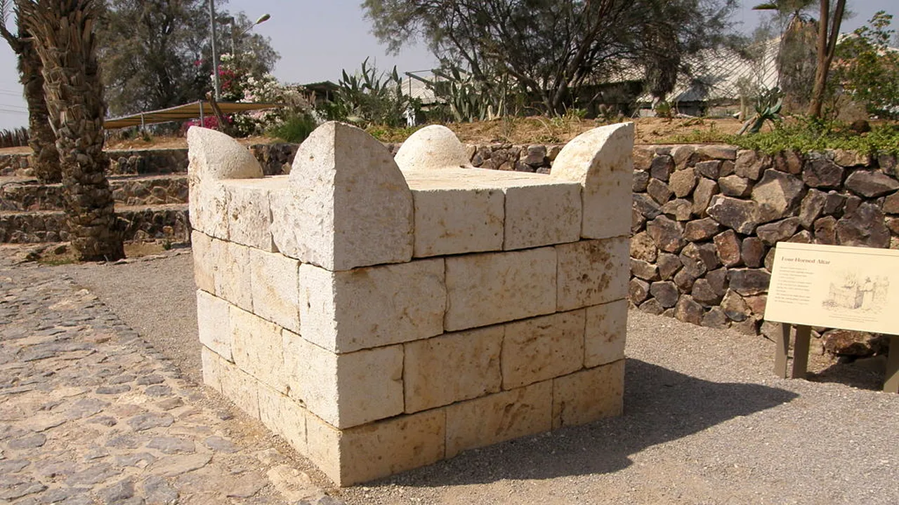 Altar vechi de 1800 de ani, descoperit într-o biserică din Israel
