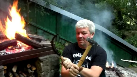 Ce a pățit consilierul local PNL, fotografiat când simula o execuție ISIS