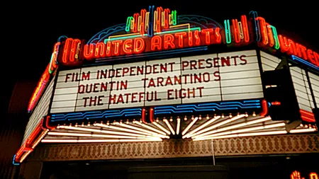 PĂCĂTUIEȘTE CU GÂNDUL! Tarantino, bice, lanțuri, cocaină, punk: avem de toate