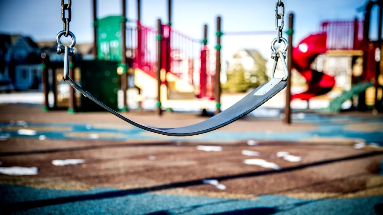 Primăria Sectorului 3 amenajează locuri de joacă pentru copiii cu dizabilități