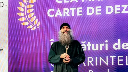Părintele Pimen a ridicat Sala Palatului în picioare la Gala Premiilor Literare – un eveniment sold-out, plin de emoție și har