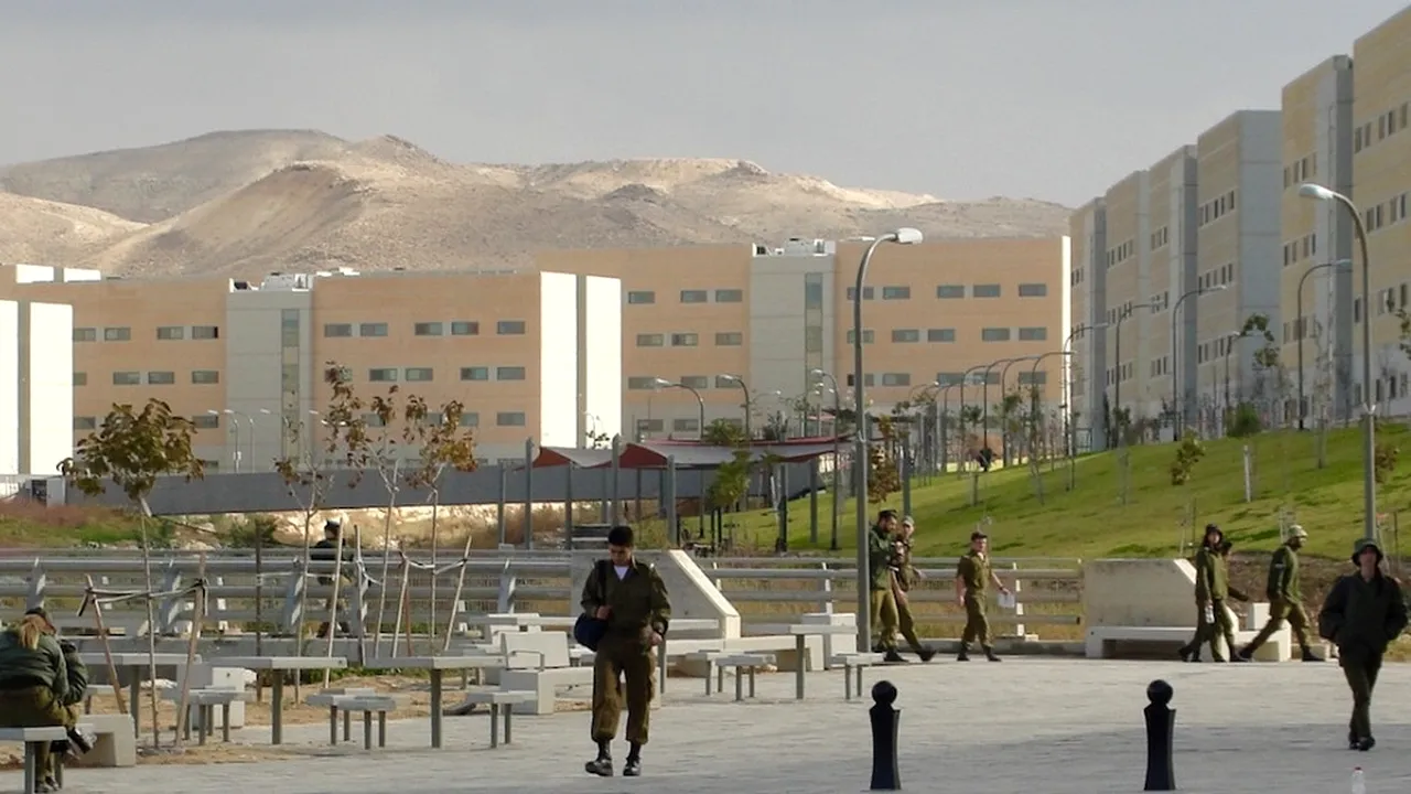 Un turist român, arestat în Israel pentru că a pătruns neautorizat într-o bază militară. Bărbatul de 67 de ani, supus unei evaluări psihiatrice