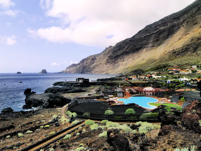 Destinația tropicală care concurează cu Insulele Canare, supranumită și „Hawaii-ul Europei”. Este o alternativă la turismul de masă