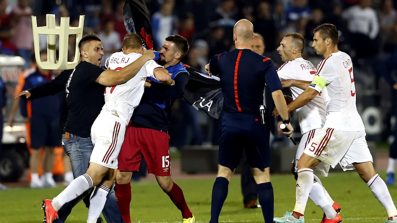 Bătaie generală la meciul Serbia-Albania. Suporterii au intrat pe teren, iar partida a degenerat într-o confruntare violentă