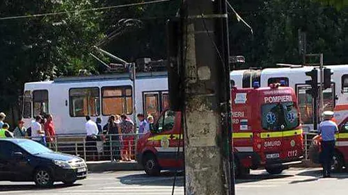 Tânără din Capitală transportată la spital, după ce tramvaiul 34 i-a SECȚIONAT piciorul