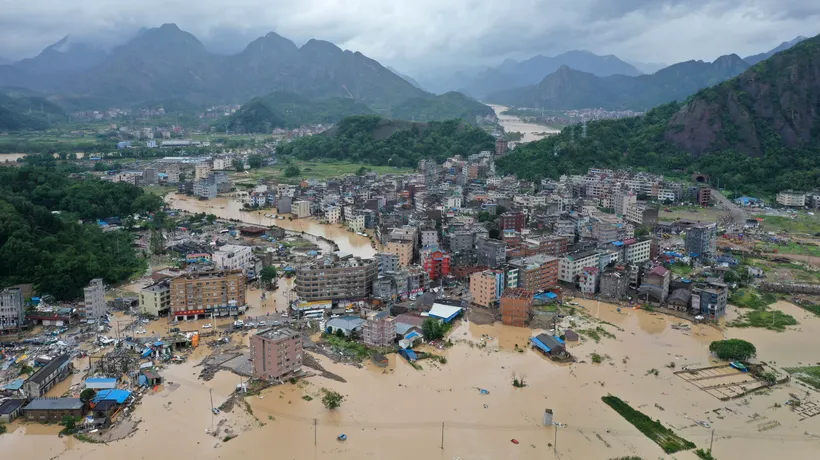Inundații devastatoare în India: Cel puțin 140 de morți
