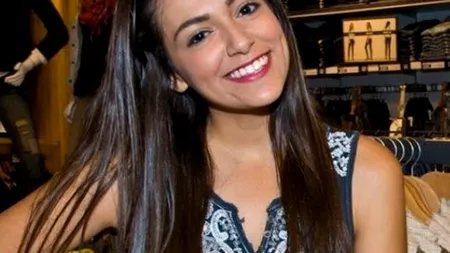 Cum reușește o tânără de 18 ani să câștige o jumătate de milion de dolari stând acasă