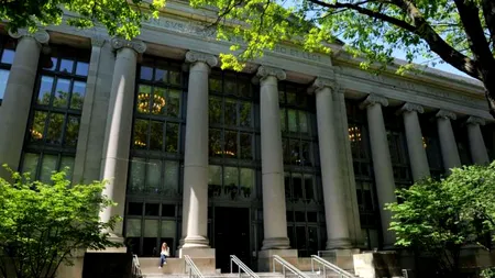 Fundația Universității Harvard unde Zuckerberg a pus bazele Facebook a devenit acționar al companiei