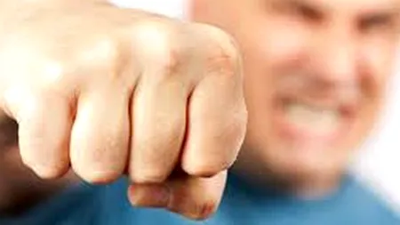 Asistenta internată la Iași după ce a fost bătută de soțul polițist psiholog a murit / Femeia avea 42 de ani
