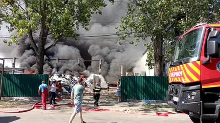 Patru pompieri au ajuns la spital cu stări de LEȘIN, în urma intervenției la un incediu uriaș, pe temperaturi caniculare